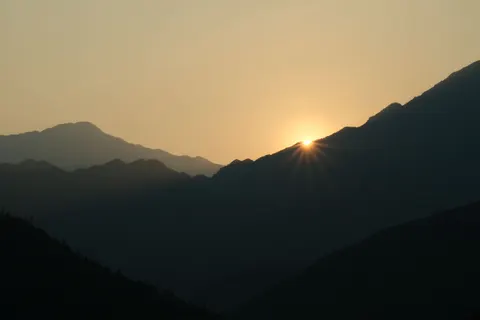 Sfondo Vetta dorata 4K · mountains · 3840×2560