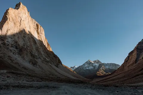 Golden Peak 4K Wallpaper · mountains · 3840×2560