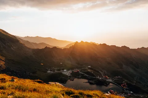 Golden Peak 4K Wallpaper · mountains · 3840×2560