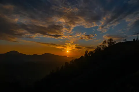 Fond d'écran Sommet doré 4K · mountains · 3840×2560