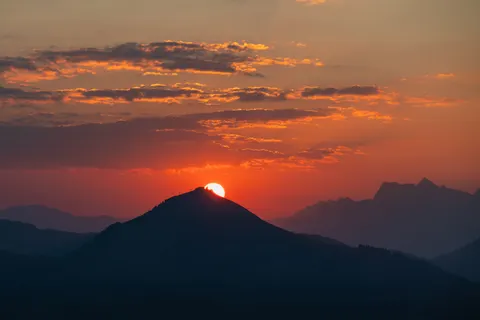 金色山峰 4K桌布 · mountains · 3840×2561