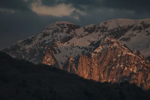 金色山峰 4K桌布 · mountains · 3840×2560