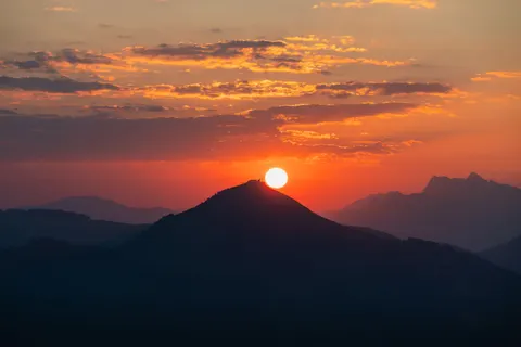 Golden Peak 4K Wallpaper · mountains · 3840×2561