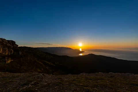 金色山峰 4K壁纸 · mountains · 3840×2560