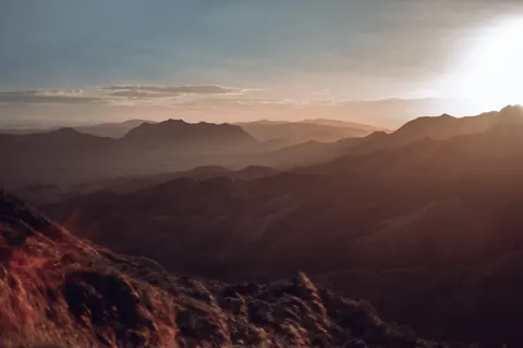 Papel de parede Pico dourado 4K · mountains · 3840×2560