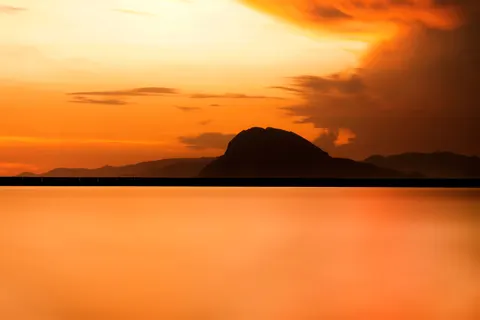Golden Peak 4K Wallpaper · mountains · 3840×2560