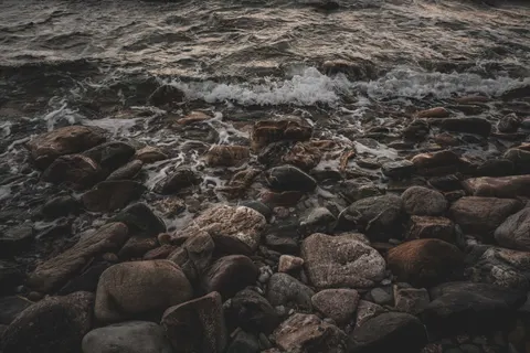 Rocky Shore 4K Wallpaper · ocean · 3840×2560