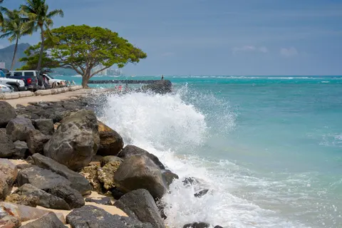 Rocky Shore 4K Wallpaper · ocean · 3840×2556