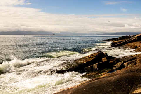 Rocky Shore 4K Wallpaper · ocean · 3840×2560