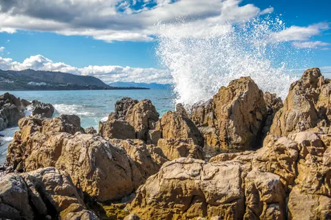 Rocky Shore 4K Wallpaper · ocean · 3840×2560