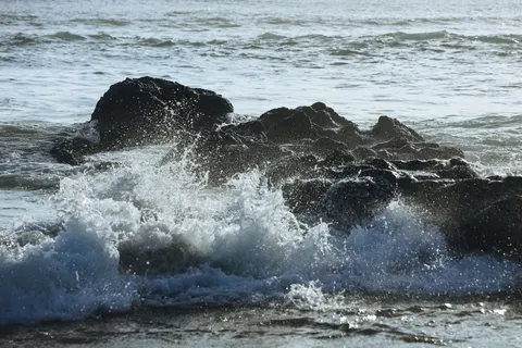 礁石海岸 4K桌布 · ocean · 3840×2560