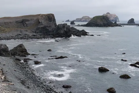 Rocky Shore 4K Wallpaper · ocean · 3840×2560