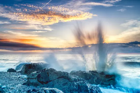 Rocky Shore 4K Wallpaper · ocean · 3840×2560