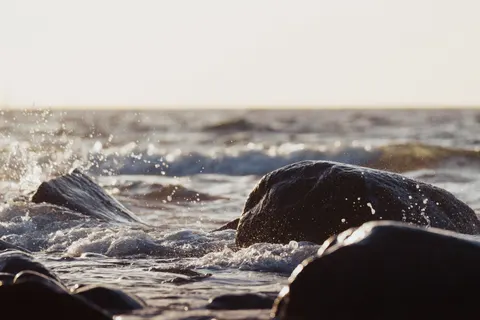 Fond d'écran Côte rocheuse 4K · ocean · 3840×2560