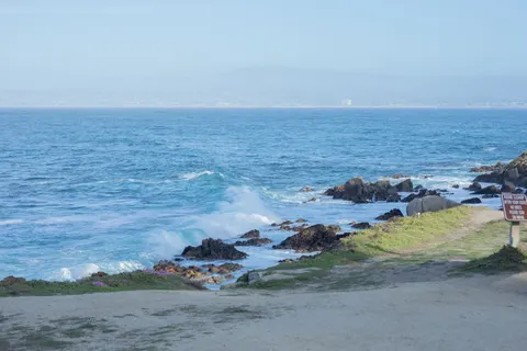Rocky Shore 4K Wallpaper · ocean · 3840×2560