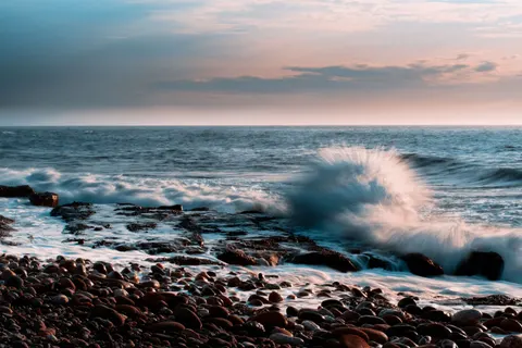 礁石海岸 4K桌布 · ocean · 3840×2560