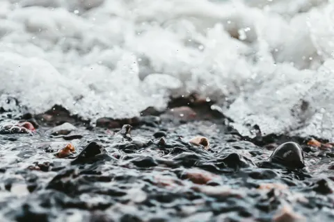 Rocky Shore 4K Wallpaper · ocean · 3840×2560