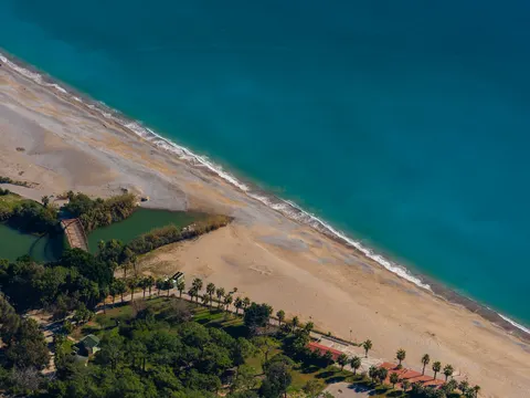 Beach from Above 4K Wallpaper · ocean · 3840×2880