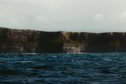 바다 절벽 4K 배경화면 · ocean · 3840×2561