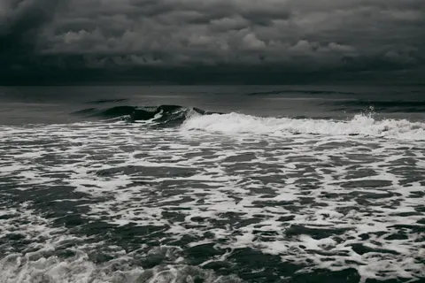 暴風海面 4K桌布 · ocean · 3840×2560