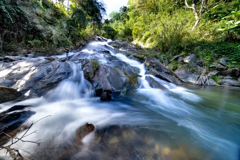 Wallpaper Air Terjun 4K · nature · 3840×2560