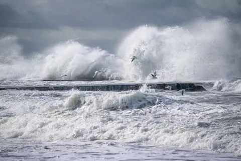 خلفية بحر عاصف بدقة 4K · ocean · 3840×2560