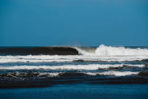 Surf Wave 4K Wallpaper · ocean · 3840×2560
