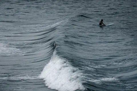 Surf Wave 4K Wallpaper · ocean · 3840×2552