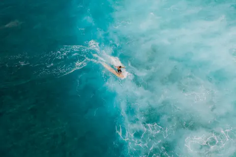 Surf Wave 4K Wallpaper · ocean · 3840×2558