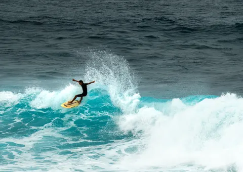 Surf Wave 4K Wallpaper · ocean · 3840×2715