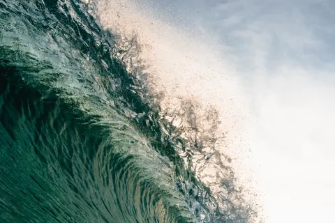 Surf Wave 4K Wallpaper · ocean · 3840×2560