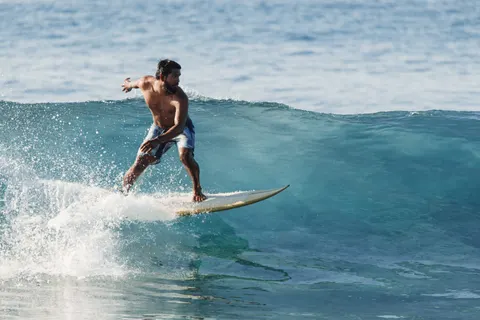 Surf Wave 4K Wallpaper · ocean · 3840×2561