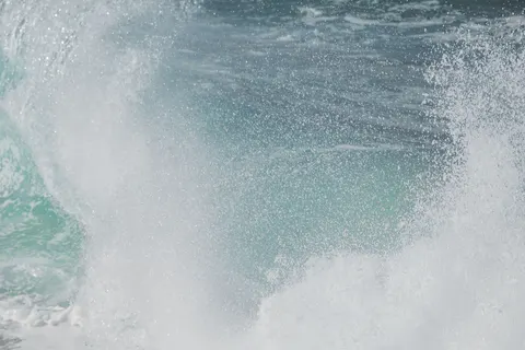 Surf Wave 4K Wallpaper · ocean · 3840×2560