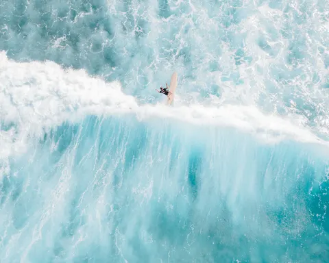Surf Wave 4K Wallpaper · ocean · 3840×3072