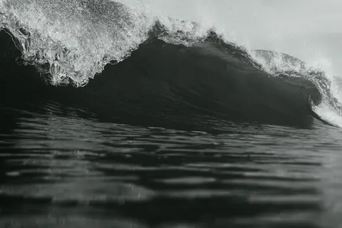 Surf Wave 4K Wallpaper · ocean · 3840×2560