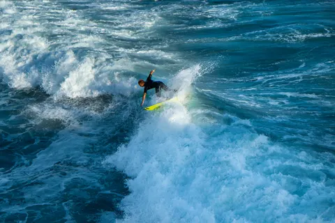 Surf Wave 4K Wallpaper · ocean · 3840×2560