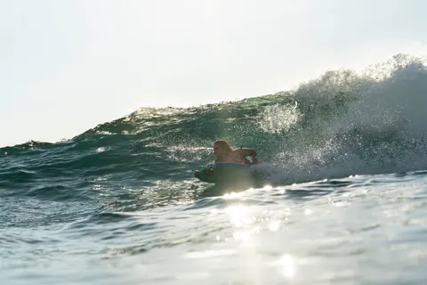 Surf Wave 4K Wallpaper · ocean · 3840×2561