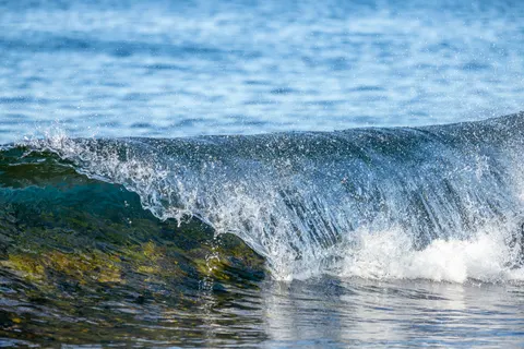Surf Wave 4K Wallpaper · ocean · 3840×2560