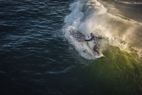 Surf Wave 4K Wallpaper · ocean · 3840×2560