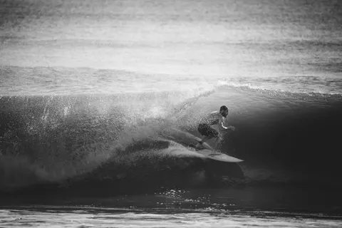 Surf Wave 4K Wallpaper · ocean · 3840×2560