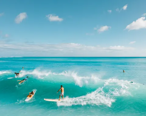 Surf Wave 4K Wallpaper · ocean · 3840×3072