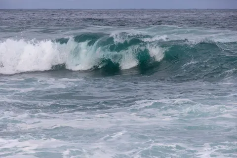 Surf Wave 4K Wallpaper · ocean · 3840×2561
