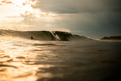 Surf Wave 4K Wallpaper · ocean · 3840×2560