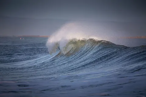 Surf Wave 4K Wallpaper · ocean · 3840×2560