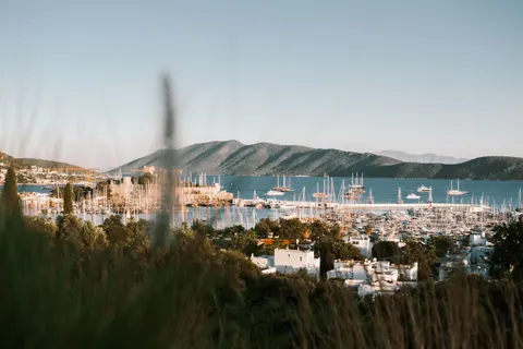 Coastal Harbor 4K Wallpaper · ocean · 3840×2560