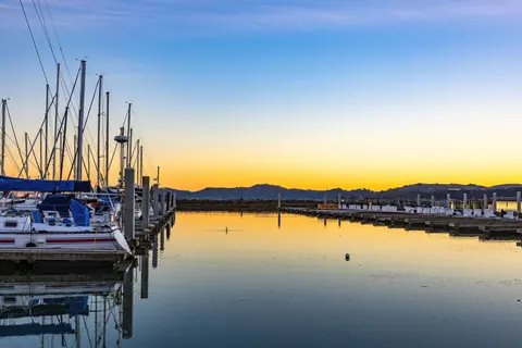 Coastal Harbor 4K Wallpaper · ocean · 3840×2560