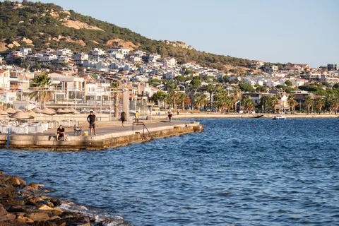 Coastal Harbor 4K Wallpaper · ocean · 3840×2560
