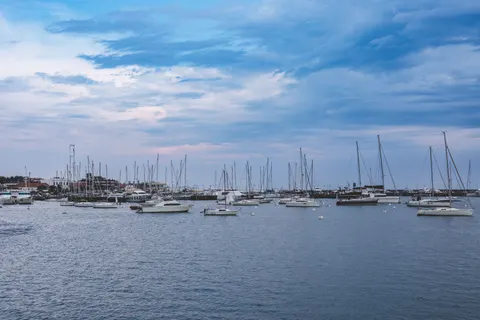 Coastal Harbor 4K Wallpaper · ocean · 3840×2560