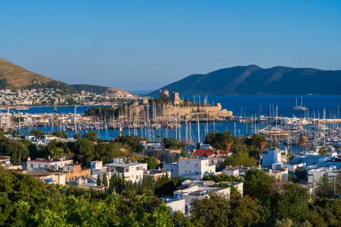 Coastal Harbor 4K Wallpaper · ocean · 3840×2560