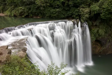 Wallpaper Air Terjun 4K · nature · 3840×2560